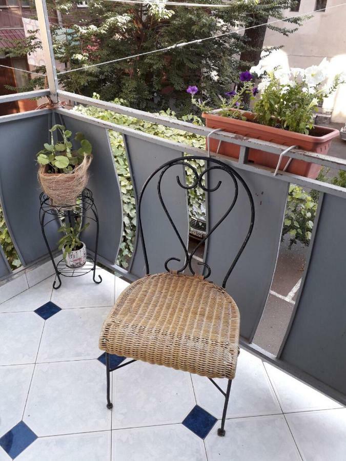 Apartment In Purtseladze Street Tbilisi Eksteriør bilde